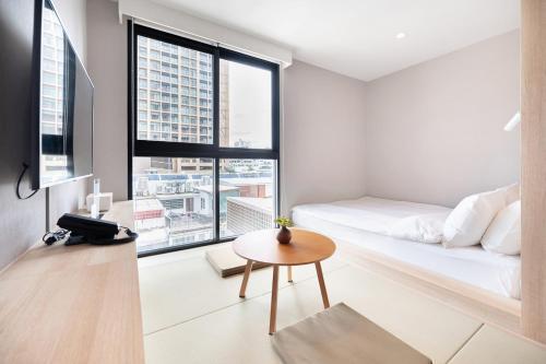 LiveZen Bangkok Sukhumvit Room Type - Standard Double Room