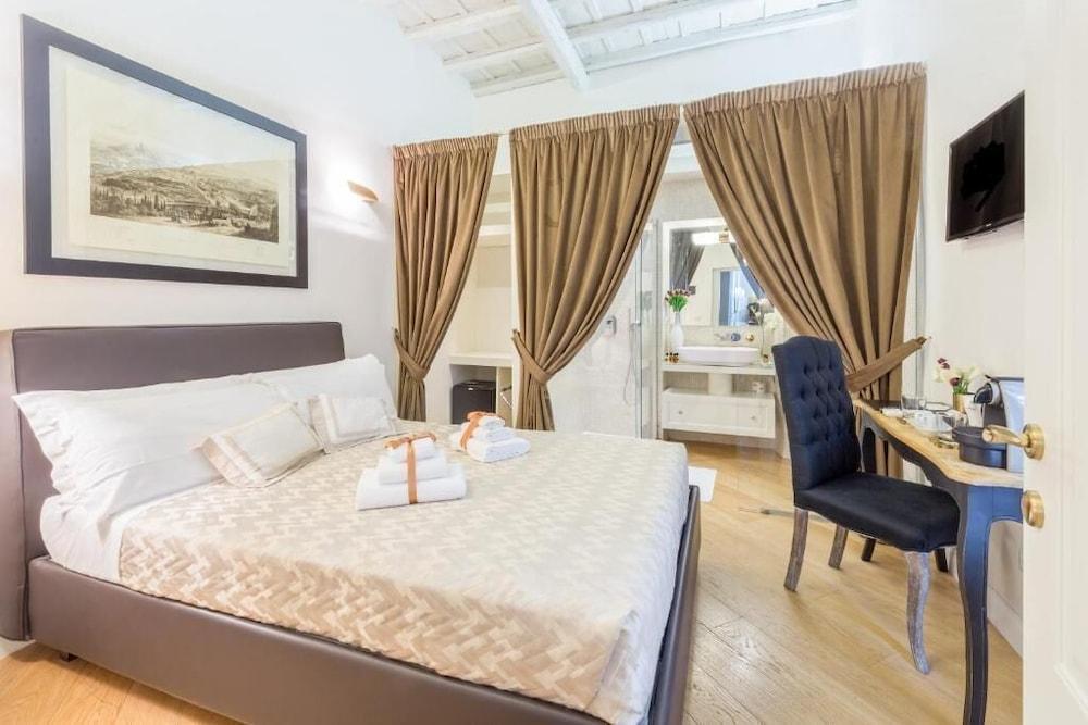 Starhome Pantheon Room Type - Economy Room, Non Smoking, Private Bathroom