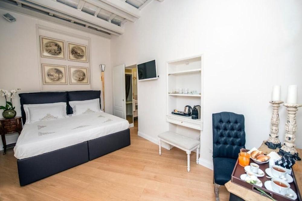 Starhome Pantheon Room Type - Luxury Room, 1 King Bed, Non Smoking, Private Bathroom Starhome Pantheon Room Type - Luxury Room, 1 King Bed, Non Smoking, Private Bathroom