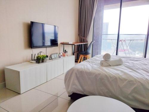 City-View Studio Retreat with Spectacular View TRX - Tap to explore photos