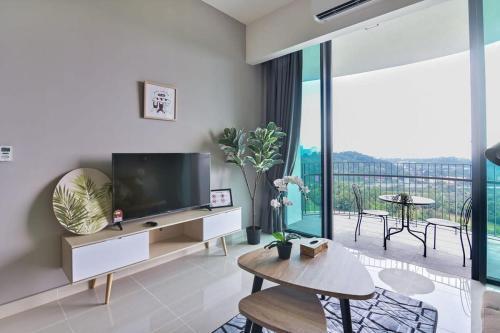 A Stylish & Comfy 2BR KLGCC Apt Free Parking - Tap to explore photos