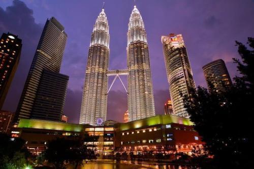 A Stylish & Comfy 2BR KLGCC Apt Free Parking