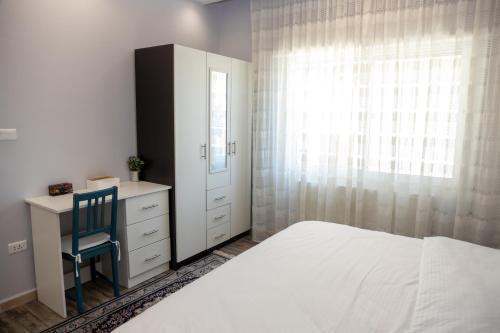 Hanan Residence 01 - 3BR, Der Ghbar 165m2