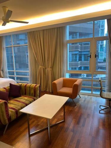 Luxzell suite Klcc With bathtub 7 Minutes walk to klcc - Tap to explore photos