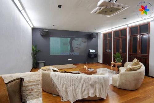 Damansara Villa with Pool - Electronic Dart, BBQ, Karaoke - Tap to explore photos