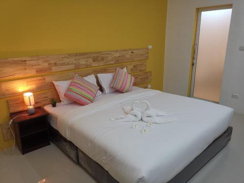 นิวเวฟภูเก็ต Room Type - Double Room with Private Bathroom