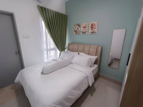 Rosaz Homestay, KLCC View 3R at Razak City Residence - Tap to explore photos