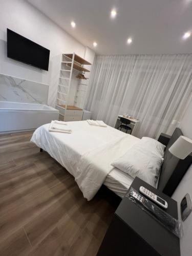 Suite 98 Room Type - Double Room with Spa Bath