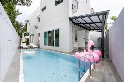 golf pool villa close patong and phuket town