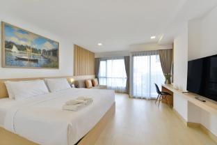 V32 Hotel