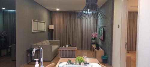 Cozy Apartment with Jacuzzi and Sauna at 188 Suites Klcc - Tap to explore photos