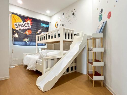 4BR Penthouse Party Event House KL - Tap to explore photos