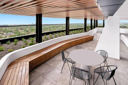 Chic 1BR1B w BBQ, GYM, walk to Box Hill Central - Tap to explore photos