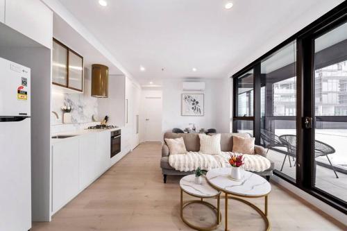 Chic 1BR1B w BBQ, GYM, walk to Box Hill Central - Tap to explore photos