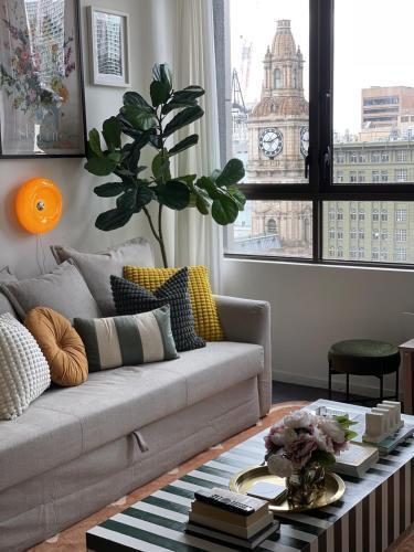 2BR CBD sunlit residence - Bourke Street shops - Tap to explore photos