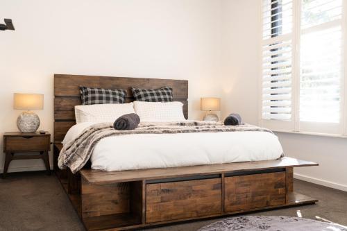 Secluded Modern Comfort By The Coast Room Type - One-Bedroom Apartment
