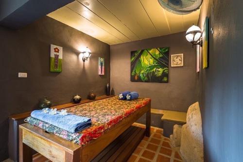 Baan Suvarnabhumi Villa entire 5 beds private pool on hill side - Tap to explore photos