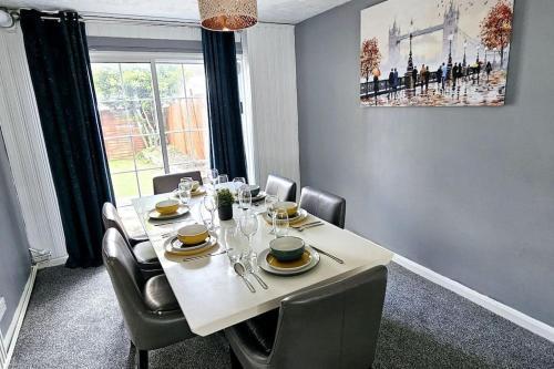 Spacious home at Keats sleeps 5 - Tap to explore photos