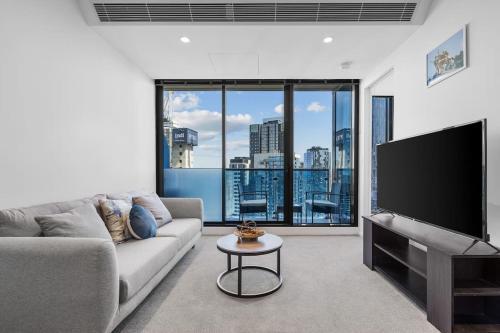 Amazing Bay Views & Spacious In Southbank 2B2B1C - Tap to explore photos