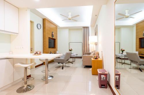 400m to KLCC Bukit Bintang Pavillion KLCC LRT walking distance Lot 163 Zenglo - Tap to explore photos