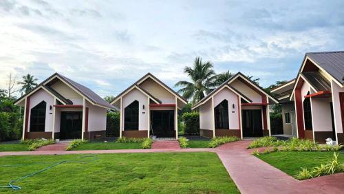 Khumkatang Resort & Restaurant - Tap to explore photos