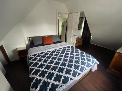 Private Loft 5 min away from LGA - Tap to explore photos