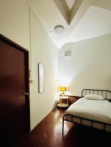Coco House Sukhumvit 1, BTS ploenchit Room Type - Budget Single Room