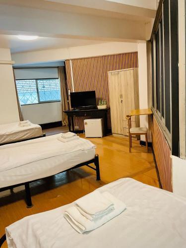 Coco House Sukhumvit 1, BTS ploenchit Room Type - Triple Room with Private Bathroom