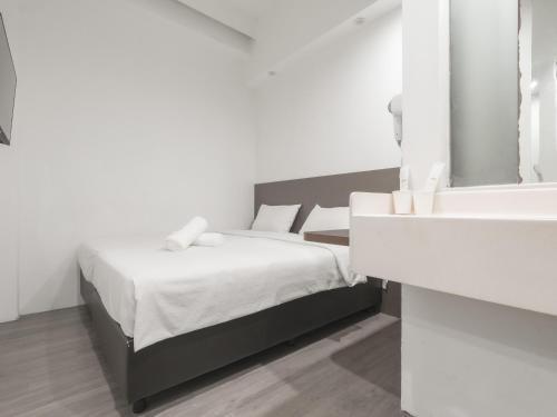 A Hotel Dickson, Stay From 9PM To 8AM - Tap to explore photos