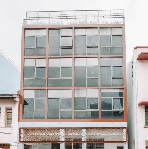 A Hotel Dickson, Stay From 9PM To 8AM - Tap to explore photos