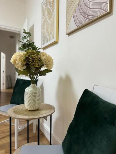 64 Queen's Grove NW8 6ER LONDON a-full address - Tap to explore photos