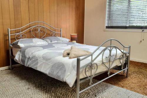 Spacious 3+2BR* house secluded in leafy gardens - Tap to explore photos