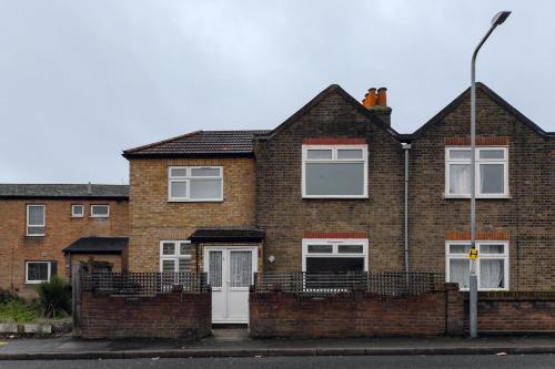 5BR House, Free Parking offA12, Contractor, Big Families, Relocation