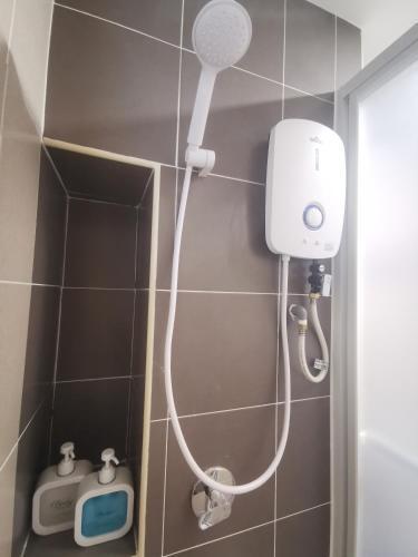Commercial Aparment Room For Rent In Kuala Lumpur - Tap to explore photos