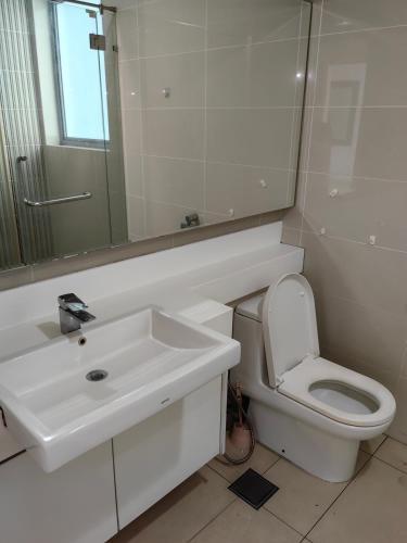 7 KLCC Changkat Bukit Bintang Bukit Ceylon Pavilion 3 Room Apt for 10 Pax - Tap to explore photos