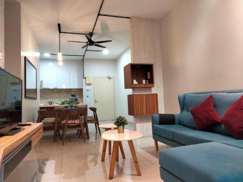 OUG Signature 3Br 6pax Old Klang Road - Tap to explore photos