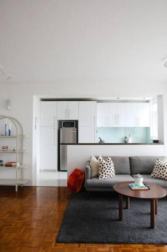 Bondi Beach Apartment Large 2BR w AC balcony parking pet friendly - Tap to explore photos