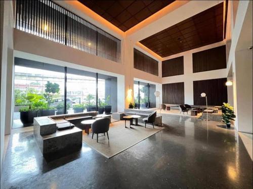 KLSentral/Bangsar/MidValley/6px/Netflix/Balcony - Tap to explore photos