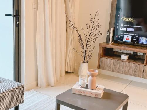 TRX Garden View TriBeCa 3min walk2 Pavillion 2bedroom - Tap to explore photos