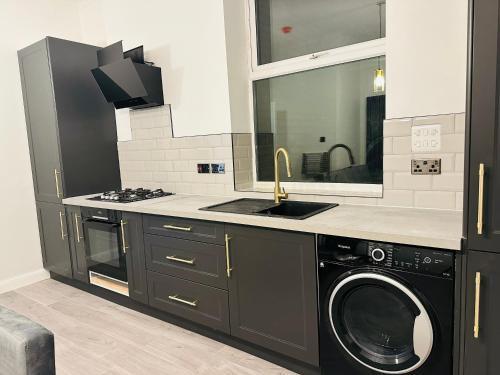 Newly Refurbished 1Bedroom 4 mins walk to Crystal Palace Station - Tap to explore photos