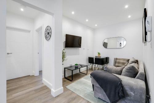 West Hendon apartment Near Station With Parking - 360 Stays - Tap to explore photos