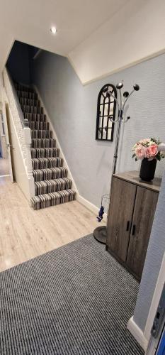 Rowan Crescent's Luxury Stay-In4 - Tap to explore photos