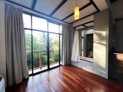 Gaze 2: Modern Tropical Seaview Villa