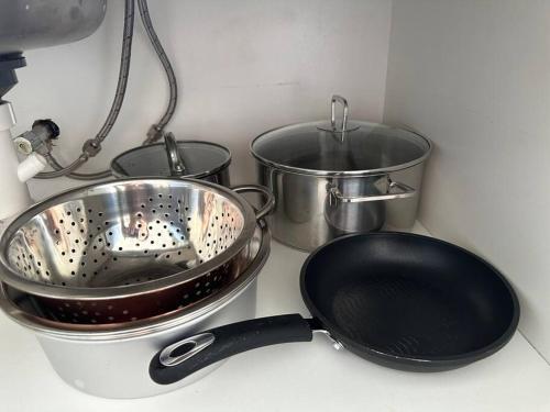 Quiet, private studio 1 double bed and extra matress Room Type - Queen Studio