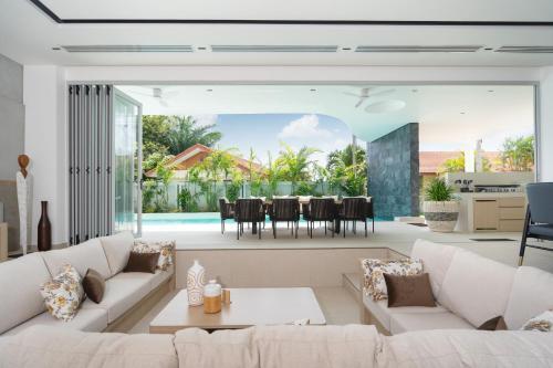 The Quintessential Luxury Experience: Villa Brianna Luxuria 1 - Tap to explore photos