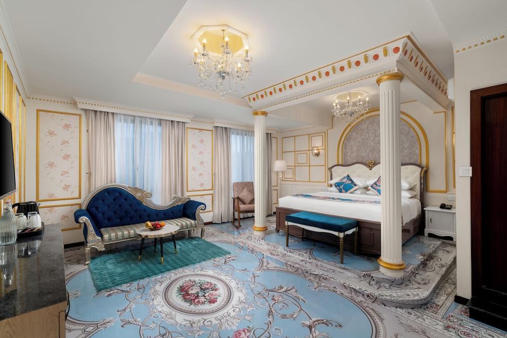 Hotel G Ramayana Room Type - London Suite