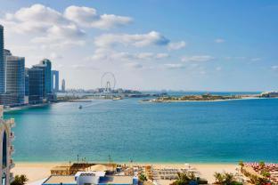 Tumbi Hotel Dubai The Palm, Tapestry Collection by Hilton - Tap to explore photos