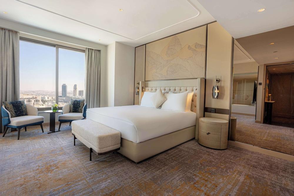 Signia by Hilton Amman Room Type - Club Signia Suite, 1 King Bed (Ambassador) Signia by Hilton Amman Room Type - Club Signia Suite, 1 King Bed (Ambassador)