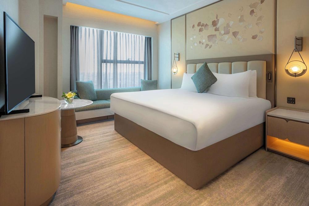 Signia by Hilton Amman Room Type - Suite, 1 King Bedroom