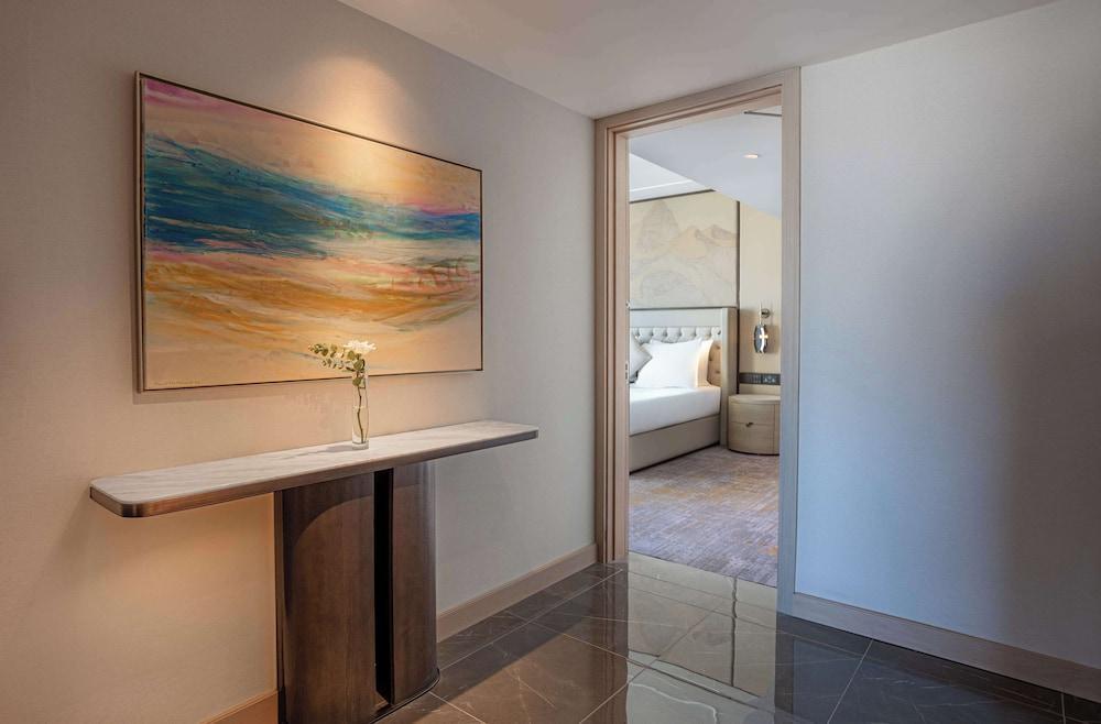 Signia by Hilton Amman Room Type - Club Signia Suite, 1 King Bed (Ambassador)